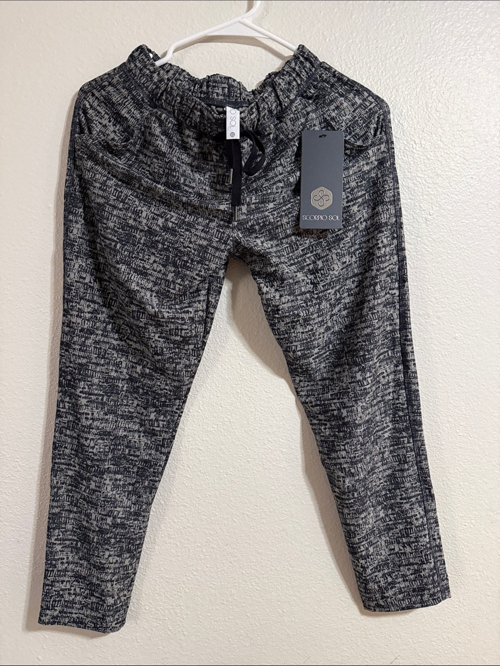 Scorpio Sol Black and Gray Marled Jogger Sweatpants
